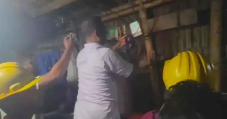 গ্যারেজের অবৈধ বিদ্যুৎ সংযোগ বিচ্ছিন্ন
